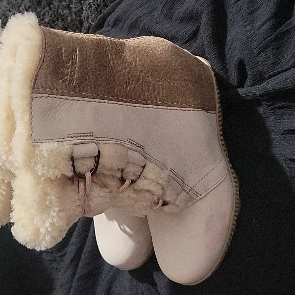 Sorel limited edition rose gold winter boots size 6 and 1/2